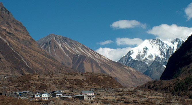 hiking in nepal with the gorgious view