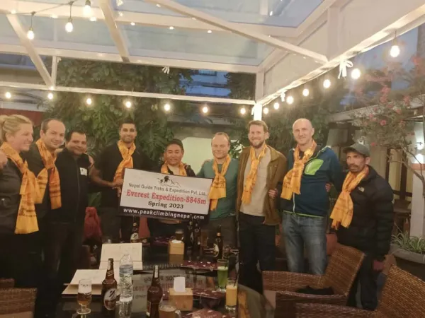 Everest Climbing Meeting