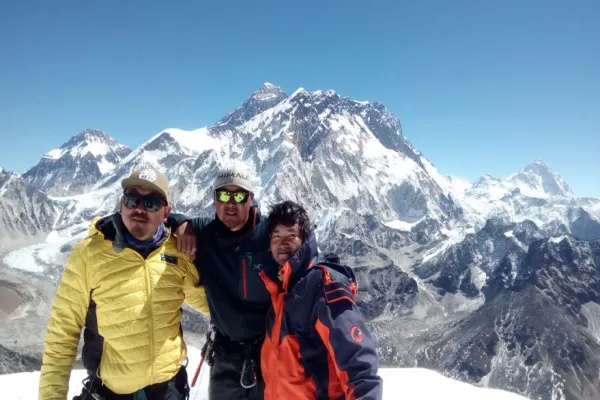MERA PEAK AMPHU LAPCHA LA  PASS