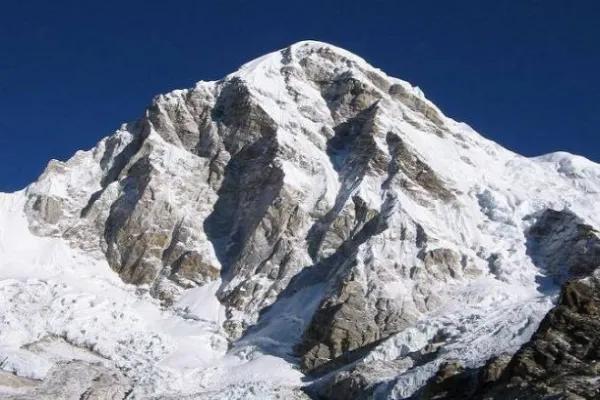 Pumori Expedition with mount view